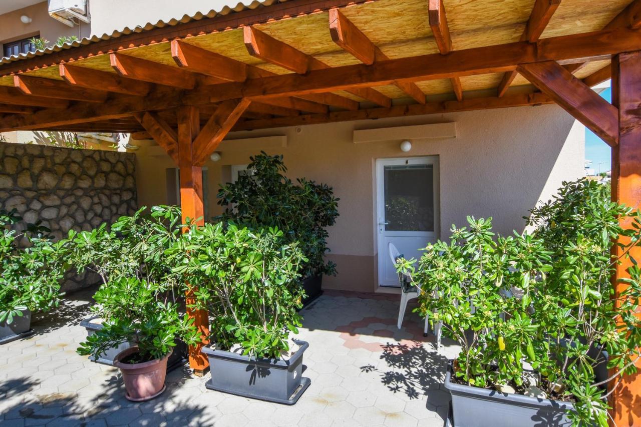 Apartmani Marija Ljubica Pag Town Exteriör bild