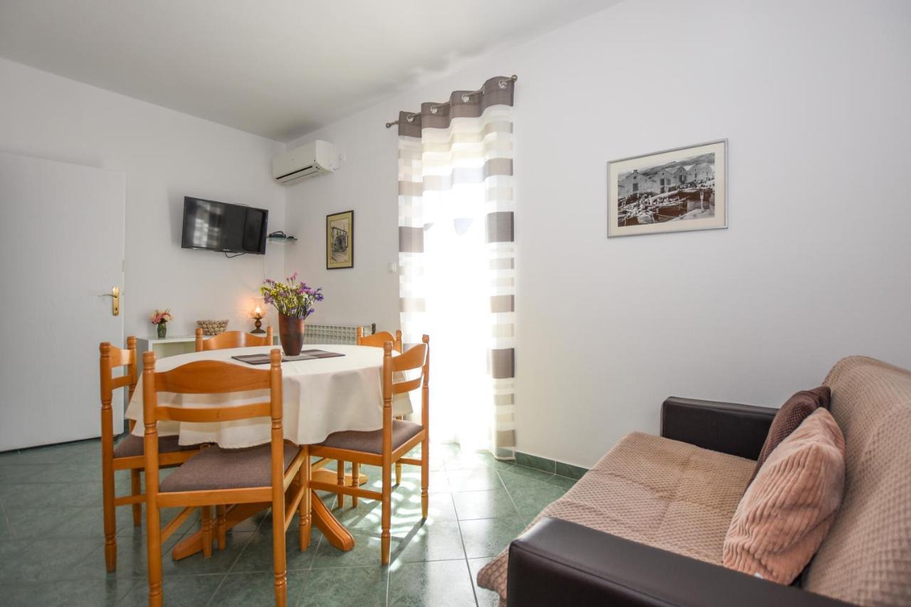 Apartmani Marija Ljubica Pag Town Exteriör bild