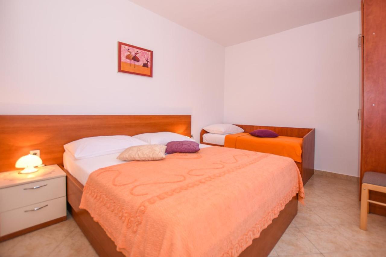 Apartmani Marija Ljubica Pag Town Exteriör bild