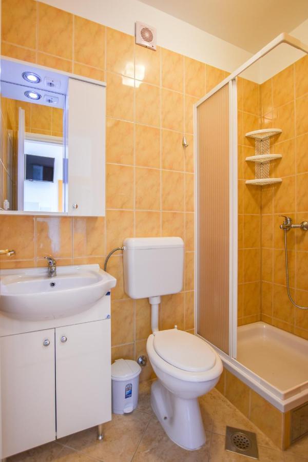Apartmani Marija Ljubica Pag Town Exteriör bild