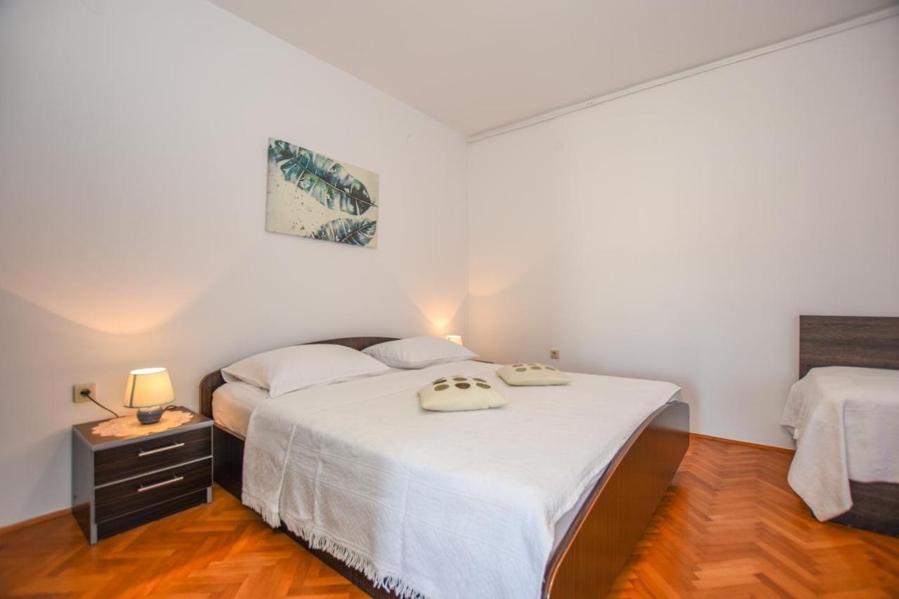 Apartmani Marija Ljubica Pag Town Exteriör bild