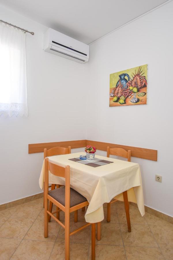 Apartmani Marija Ljubica Pag Town Exteriör bild