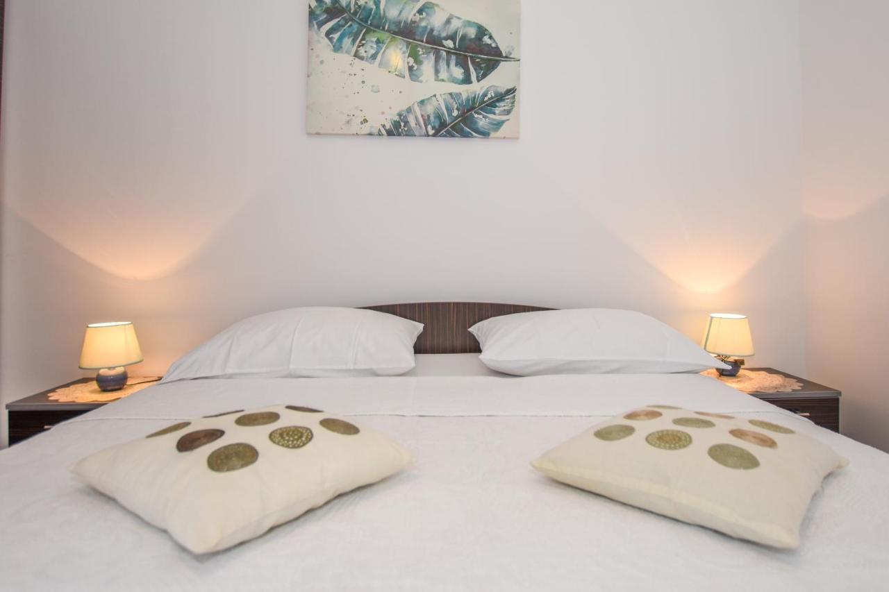 Apartmani Marija Ljubica Pag Town Exteriör bild