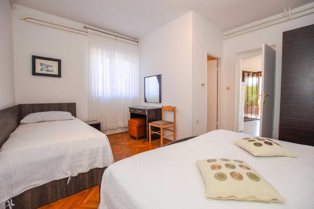 Apartmani Marija Ljubica Pag Town Exteriör bild