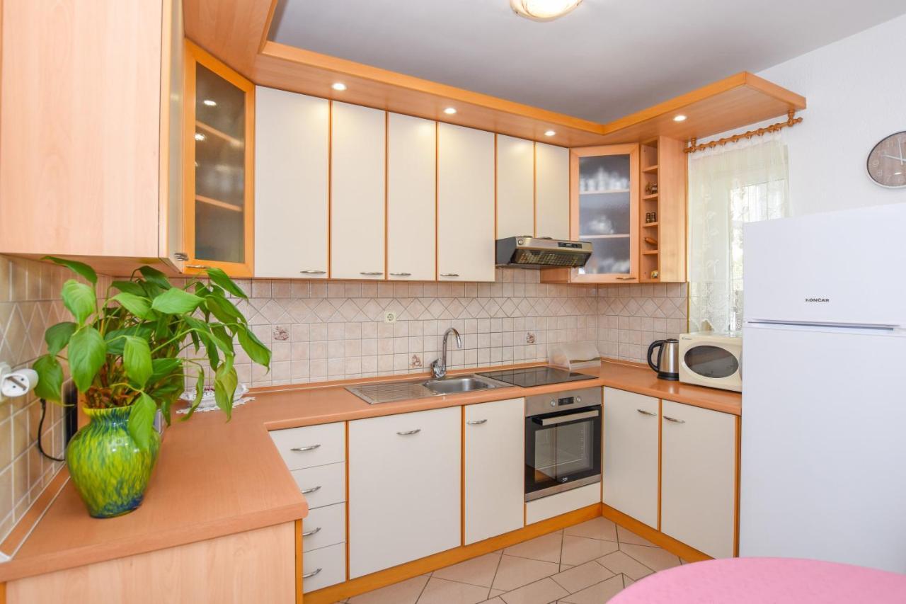 Apartmani Marija Ljubica Pag Town Exteriör bild