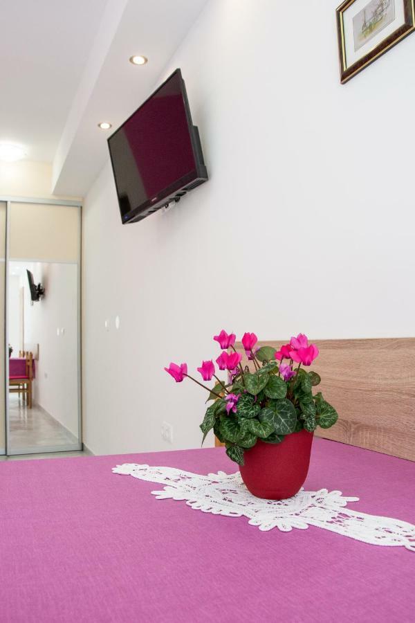 Apartmani Marija Ljubica Pag Town Exteriör bild