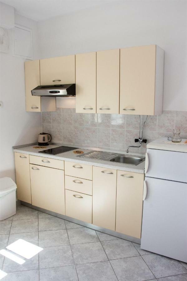 Apartmani Marija Ljubica Pag Town Exteriör bild